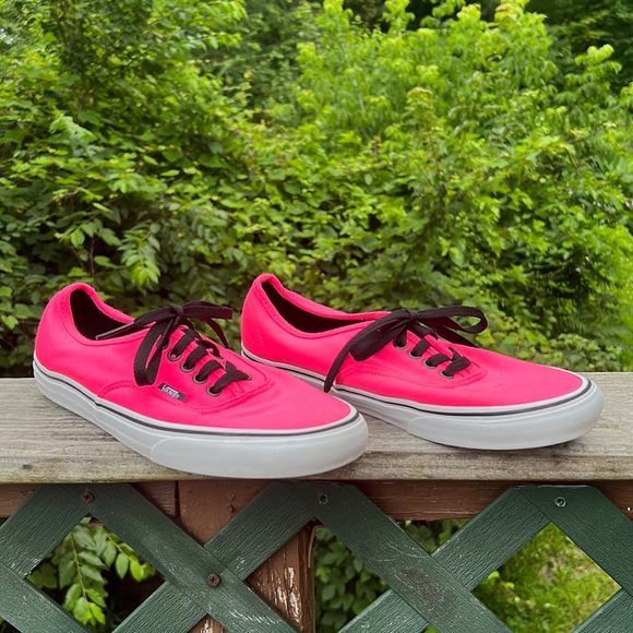 Vans Shoes - Vans Unisex Canvas Pink Sneakers Sz 10 NWOT
